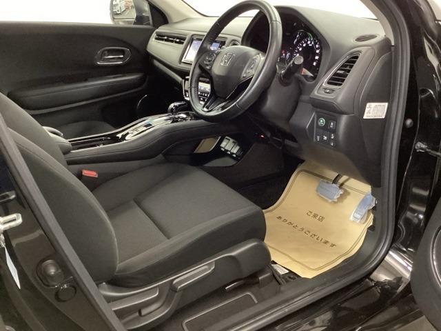シートはフィット性も良く、楽な運転姿勢を保てます。
