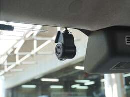 ◆ドライブレコーダー◆映像・音声などを記録する自動車用の装置です。　もしもの事故の際の記録はもちろん、旅行の際の思い出としてドライブの映像を楽しむことができます。