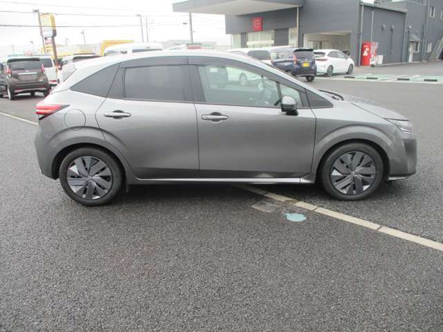 当店は日産ディーラーの中古車センターです。このお車は新車保証を継承します！特別保証は初年度登録から5年または10万キロ走行まで保証されます。全国3000ヵ所の日産直営サービス工場が対応いたします。