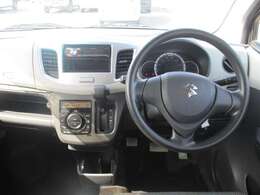 インパネ全体です！内装のボタンの位置などをご確認ください♪