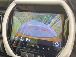 【バックカメラ】駐車時に後方がリアルタイム映像で確認できます。大型商業施設や立体駐車場での駐車時や、夜間のバック時に大活躍！運転スキルに関わらず、今や必須となった装備のひとつです！