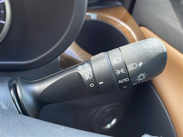 【　オートライト　】オートライトなのでライトの点け忘れを気にすることなく運転が出来ます♪