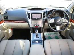 すっきりとしたレガシィらしいデザインのダッシュ回り！フロントビューの視認性もよく運転しやすいと思います★