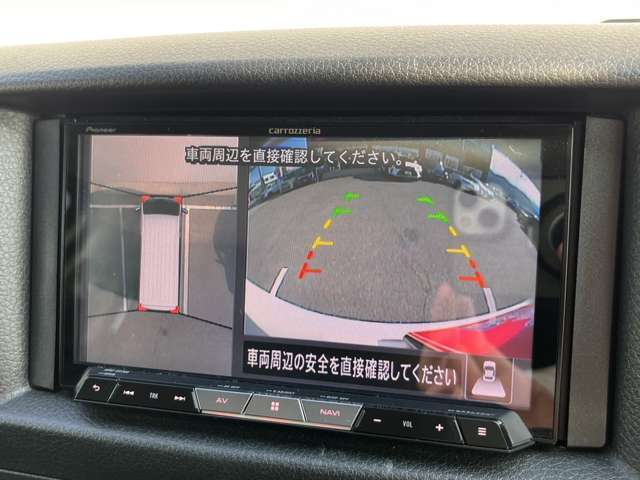 【アラウンドビューモニター】従来のバックカメラに加えて、自車を真上から見ているような視点で周囲を確認できる全方位カメラも搭載♪狭い場所での切り返しや駐車時に心強いサポート装備です。