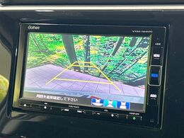 【バックカメラ】駐車時に後方がリアルタイム映像で確認できます。大型商業施設や立体駐車場での駐車時や、夜間のバック時に大活躍！運転スキルに関わらず、今や必須となった装備のひとつです！