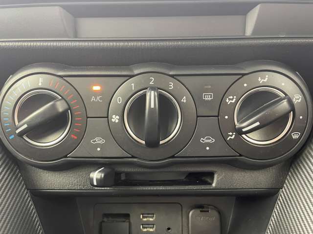 【運転席操作部】快適なドライブを楽しむための機能が装備されています！運転席から触れるので、使いやすいです！除菌プランいれていただくと、さらに清潔で安心していただけます！