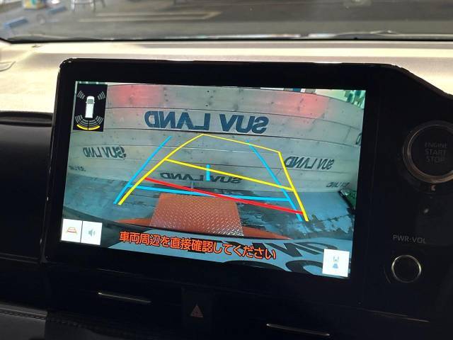 【バックカメラ】駐車時に後方がリアルタイム映像で確認できます。大型商業施設や立体駐車場での駐車時や、夜間のバック時に大活躍！運転スキルに関わらず、今や必須となった装備のひとつです！