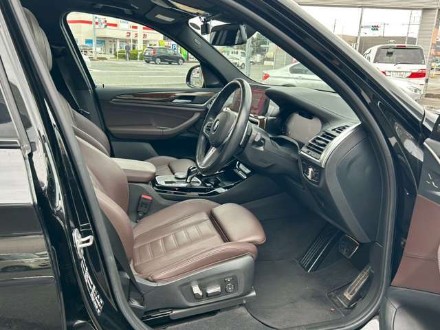 現車を確認していただき、気になる箇所はお気軽にご相談下さい。鈑金をしてからのご納車ももちろん出来ます！