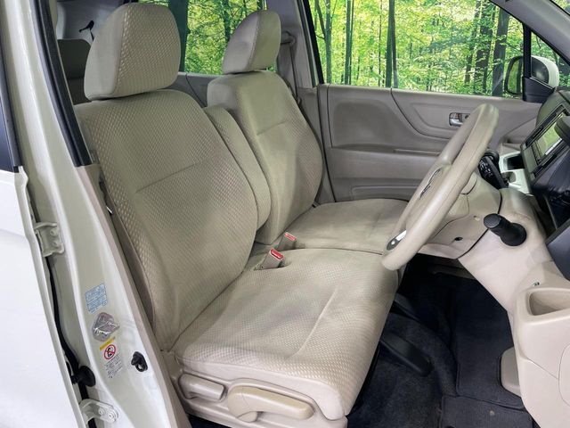 運転席シート廻りは使用感も少なく、良好な状態となっています。丁寧に使われていたことがよくわかりますね。