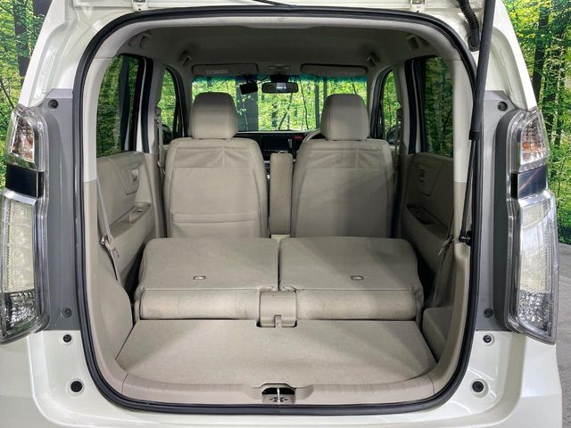普段のお買い物や通勤、送迎等に十分な荷室スペースを確保しております。セカンドシートを倒すと、大きな荷物の積載も可能です♪