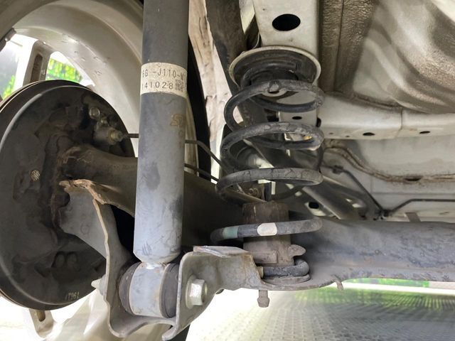 お車を安心してお乗りいただく為には、足回りの定期点検が欠かせません。サービスサポート（有償保証）では無料点検もご提供しており、安心のカーライフをお過ごしいただけるサポート体制が整っています。