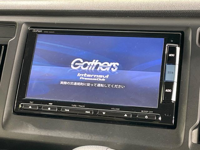 【純正ナビ】人気の純正ナビを装備。オーディオ機能も充実しており、Bluetooth接続すればお持ちのスマホやMP3プレイヤーの音楽を再生可能！毎日の運転がさらに楽しくなります！！