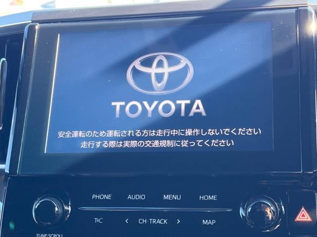 【メーカー純正ナビ】インテリアに溶け込むスタイリッシュな「専用設計」メーカーナビを装備♪視認性や操作性など基本性能にも優れ、より上質なカーライフをお楽しみいただけます。