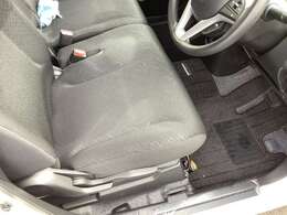 シートリフターつきなので適切な姿勢で運転できます！