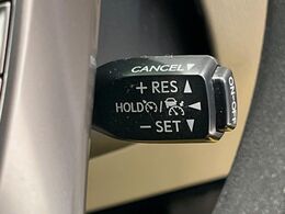 【レーダークルーズコントロール】高速道路での長距離走行が楽に！！自動で速度を保つクルーズコントロールが、衝突軽減システムと連携し、前方の車両を感知して車間を保つように速度調節してくれます！！