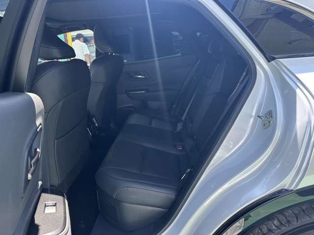 ★5年間新車保障★初度登録から5年間の新車保証が含まれています。長期間、安心してお乗り頂けます！保障費用は支払総額に含まれています！遠方のお客様は保証継承後、お近くのディーラーにて保証が受けられます！