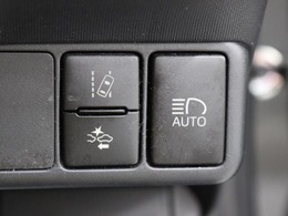 衝突回避支援パッケージ「Toyota Safety Sense」において、昼間の歩行者も検知対象に加えた「プリクラッシュセーフティ(レーザーレーダー+単眼カメラ)」を採用しています。