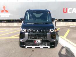 当店は諸費用も含めた総額表示を行っております。諸費用には車庫証明費用が含まれています。また、店舗納車を推奨しておりますので納車費用は含まれておりません。