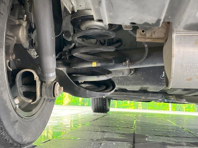お車を安心してお乗りいただく為には、足回りの定期点検が欠かせません。サービスサポート（有償保証）では無料点検もご提供しており、安心のカーライフをお過ごしいただけるサポート体制が整っています。