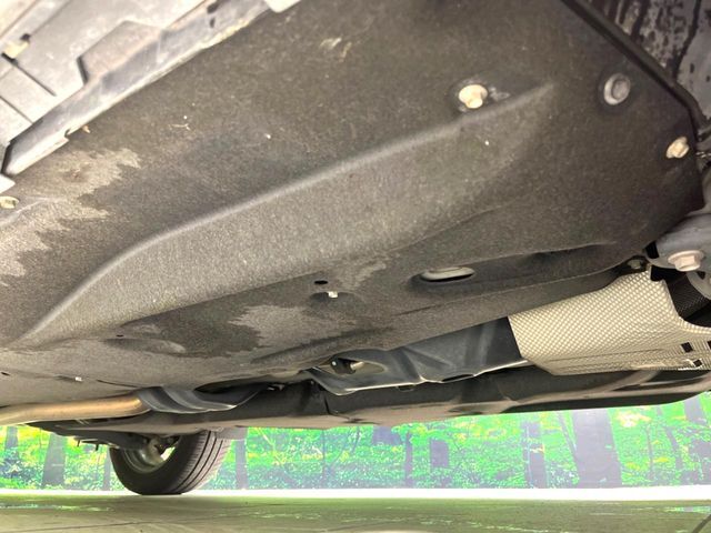 お車を安心してお乗りいただく為には、足回りの定期点検が欠かせません。サービスサポート（有償保証）では無料点検もご提供しており、安心のカーライフをお過ごしいただけるサポート体制が整っています。