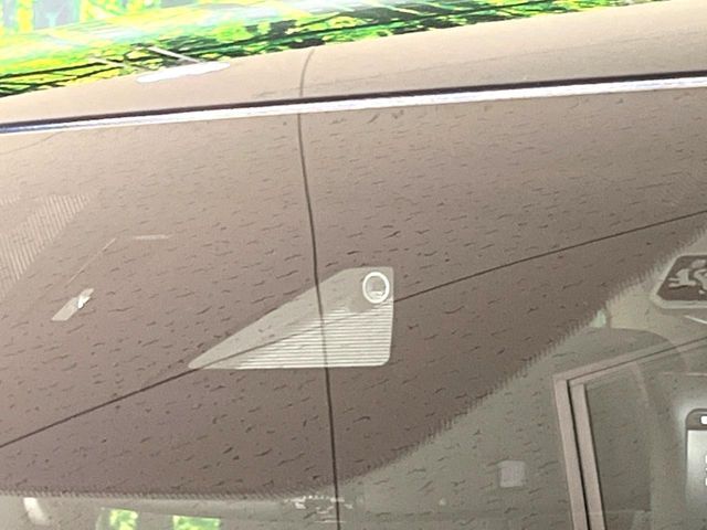 【スマートブレーキサポート】走行中に前方の車両等を認識し、衝突しそうな時は警報とブレーキで衝突回避と被害軽減をアシスト。より安全にドライブをお楽しみいただけます。
