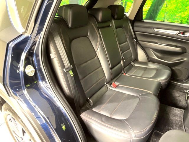 高品質なオリジナルフロアマットもオプションにてご用意しております。お好きなデザインやカラーをお車に合わせて選んでいただくことができます♪