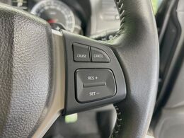 【クルーズコントロール】高速道路もラクラク走行。アクセルを離しても一定速度で走行ができ、長距離運転時の負担を軽減！加速・減速も簡単なスイッチ操作で調整できます。