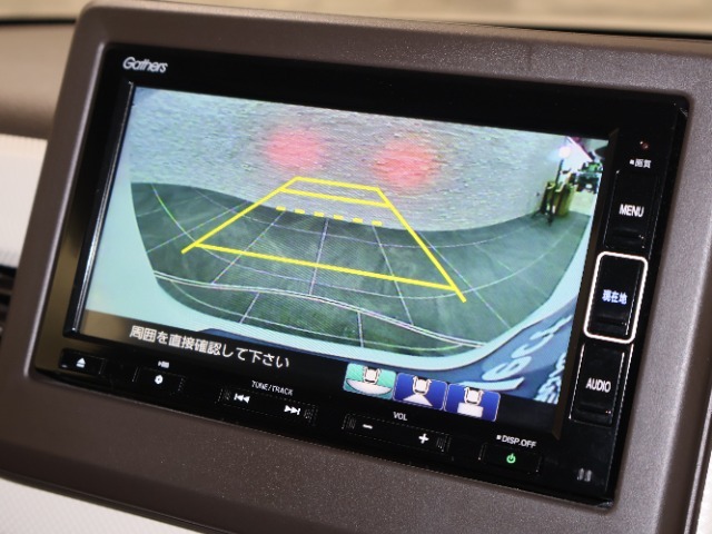 バックカメラが装備されており、後方の安全確認はもちろんのこと狭い場所での駐車や雨の日・夜間など視界の悪いコンディションでのストレスの軽減にもなります！