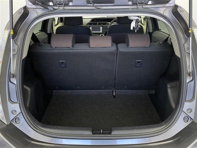 【トランク】積み込みやすくて、たっぷり積める荷室です。シートアレンジできるものは、乗車人数と荷物の量や大きさによってシートを動かすことができるので、より快適なドライブが可能です！