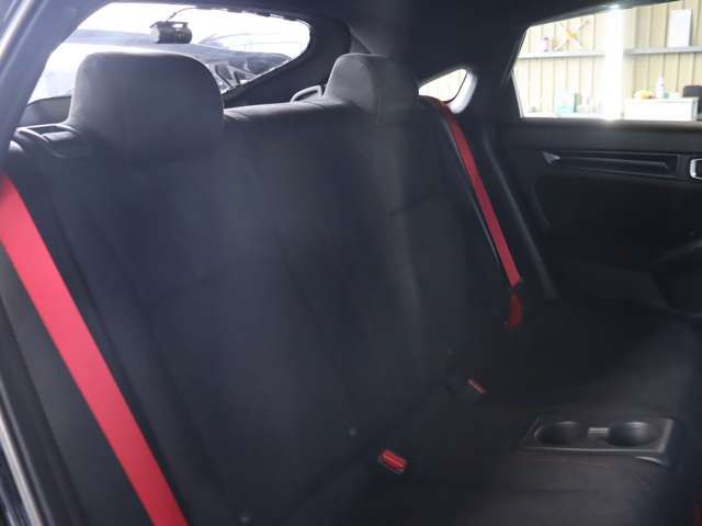 【禁煙車】タバコや芳香剤、ペットなどの気になる匂いは無く、清潔感のある車内となっております♪