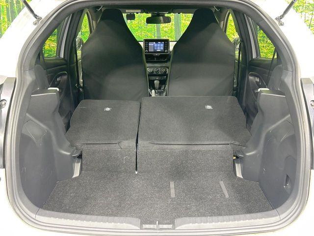 後席を格納すると、これだけの広さが！シーンに合わせたシートアレンジで、大きな荷物も積むことが出来ます♪
