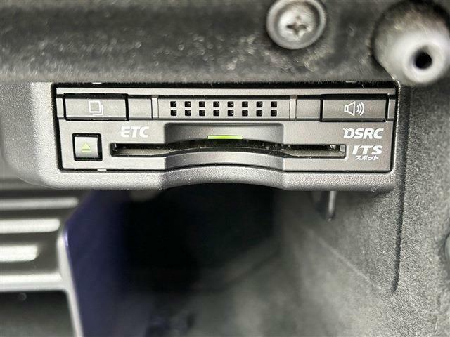 こちらのお車にはメーカーナビ地デジ・Bカメラ・CD・DVD・ブルーレイ・ブルートゥース・本革・エアシート・ワーク20アルミ・オートクルーズ・Cセンサー・ETC・USB・パドルシフト・SRが装備！