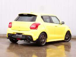 弊社管理ユーザー様より入庫した、スイフトカスタム車両の入庫！カロッツエリアSD地デジナビゲーションにBLTZ車高調、ENKEI　RPF117AW、マフラー、エアロなど多数の高額パーツを装備した一台