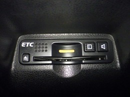 ETC付！高速道路の料金所はキャッシュレスで通過です！サービスエリア等にあるスマートインターの出入りも利用可能でとっても便利☆ご納車後すぐにお使い頂けるようセットアップしてのお渡しとなります。