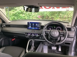 ご覧のように、視界が広く運転しやすいように設計されています。また、デュアルフルオートエアコンで快適です。
