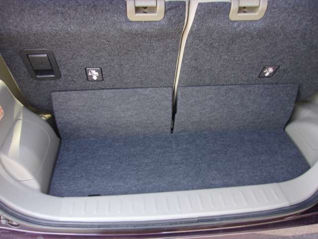 中古車販売のプロとして、ご不明な所など出来る限りの説明を致します。是非、ご来店下さい。仕上げ作業など見て驚かれる方多いですよ。