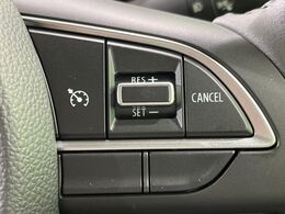 【クルーズコントロール】高速道路もラクラク走行。アクセルを離しても一定速度で走行ができ、長距離運転時の負担を軽減！加速・減速も簡単なスイッチ操作で調整できます。