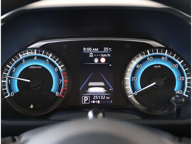 「タイヤアングルガイド」など、さまざまな車両情報にすばやくアクセス可能です！