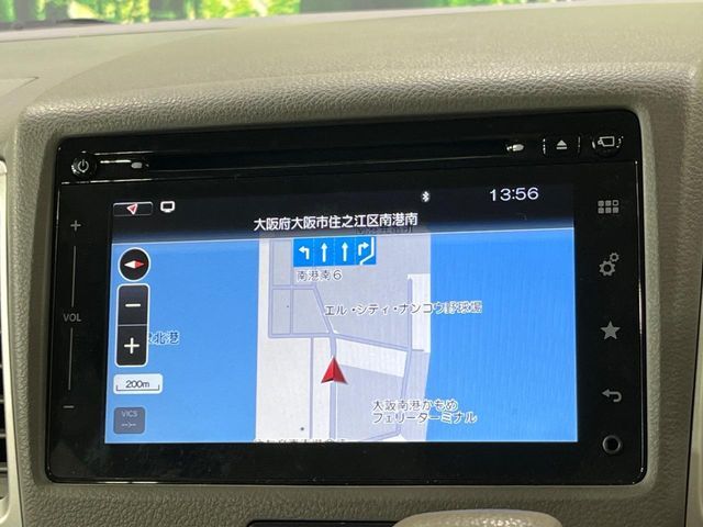 【純正ナビ】人気の純正ナビを装備しております。ナビの使いやすさはもちろん、オーディオ機能も充実！キャンプや旅行はもちろん、通勤や買い物など普段のドライブも楽しくなるはず♪