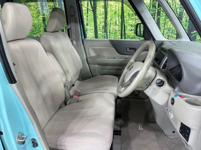 運転席シート廻りは使用感も少なく、良好な状態となっています。丁寧に使われていたことがよくわかりますね。