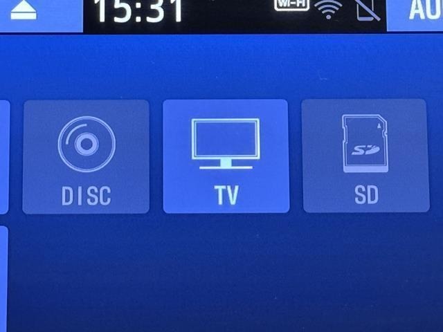 TVが見れるチューナーを装備しています。　新しい車でも付いていないことで、TVが見れない事も多々あるので要チェックです。