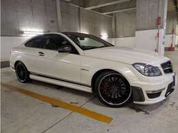 コンパクトなボディに搭載される6200cc V8エンジン。他車の追随を許さない加速で身体全体で加速の感じることの出来るパワーです。