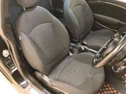 酷使することにより痛みやすいドライバーズシートも使用感なくとても綺麗ですよ♪全体的にとても綺麗な内装です。新たなオーナー様にも気持ちよく乗って頂けると思います♪