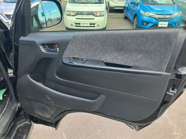 納車前に内外装のクリーニングをいたします。各種コーティング（別途有料）もご用意しておりますので、是非ご相談ください。