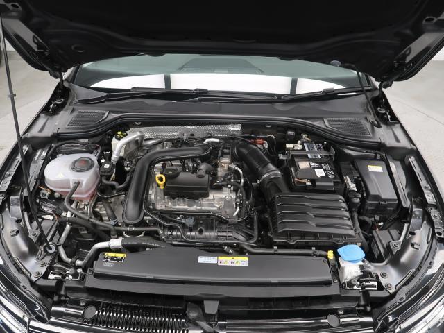 ●Volkswagenを知り尽くしたスペシャリストが隅々まで整備●各モデルの情報がインプットされた専用テスターで過去の細かな不具合を確認。モデルごとや部位ごとに専用スペシャルツールを用いて整備します。