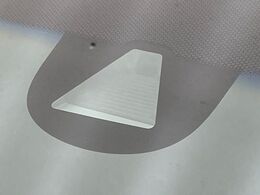 【ホンダセンシング】走行中に前方の車両等を認識し、衝突しそうな時は警報とブレーキで衝突回避と被害軽減をアシスト。より安全にドライブをお楽しみいただけます。