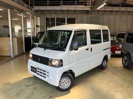 膨大にある車両の中で自社の車両をご覧頂き誠にありがとうございます。現車を確認できない遠方のお客様もご安心下さい。車両の程度や状態、気になる個所などお問い合わせ頂けましたらどんな事でもお答え致します。