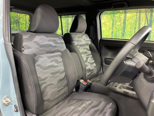 運転席シート廻りは使用感も少なく、良好な状態となっています。丁寧に使われていたことがよくわかりますね。