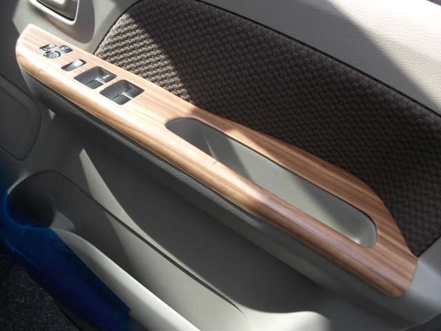 運転席トリム部　木目調パネル付☆
