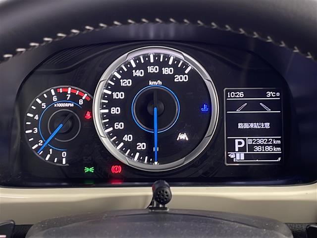 【スピードメーター】メーターがシンプルで見やすく運転しやすいですね！